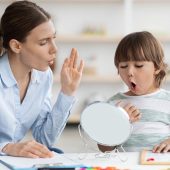 آیا کودکم نیاز به گفتاردرمانی دارد؟